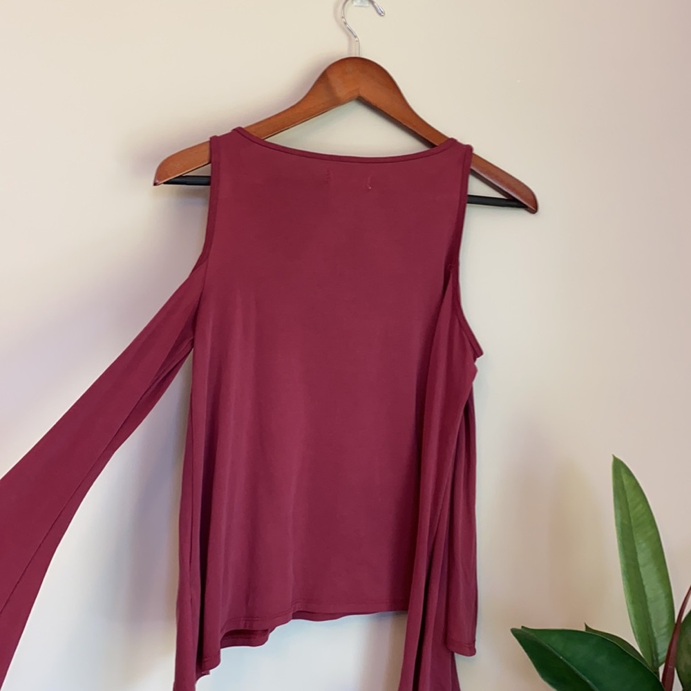 Hollister Co. cold shoulder top - Picture 4 of 8
